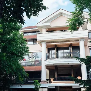 Francesca Apartahotel
